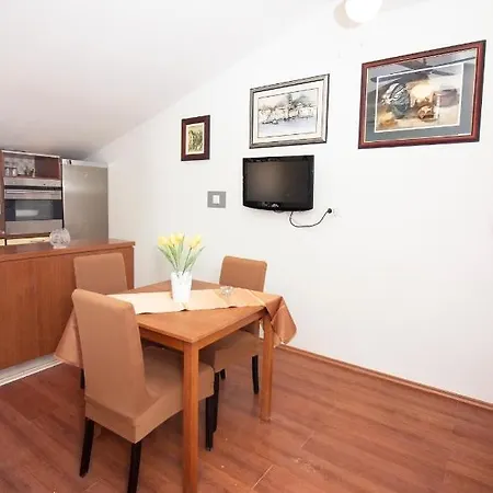 Paula Apartment Split